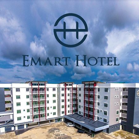 Emart Hotel Miri Bagian luar foto