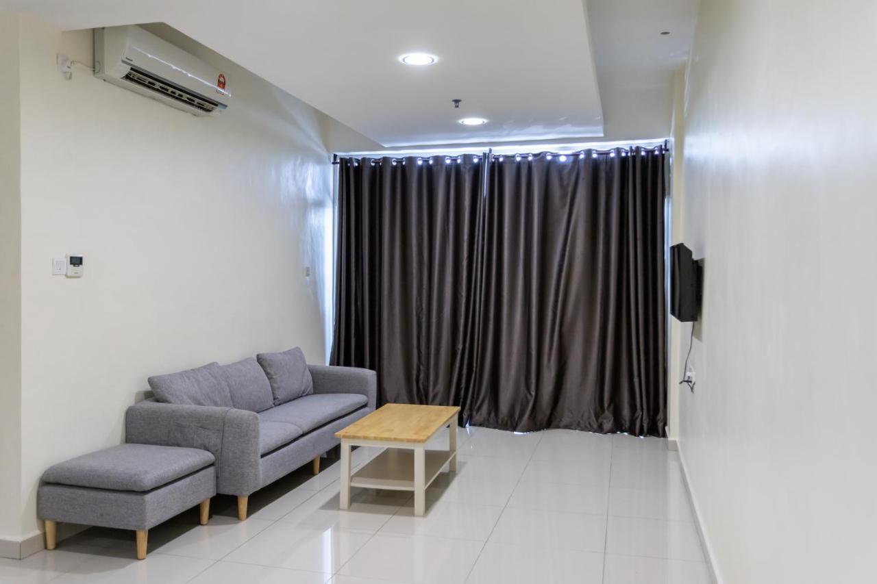 Emart Hotel Miri Bagian luar foto
