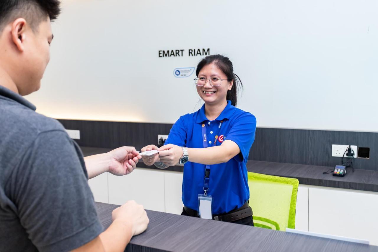 Emart Hotel Miri Bagian luar foto