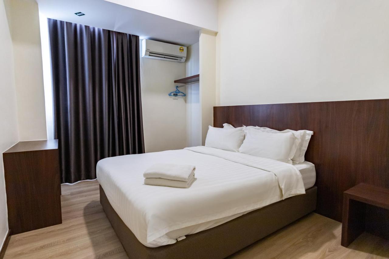 Emart Hotel Miri Bagian luar foto
