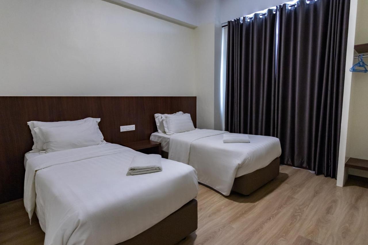 Emart Hotel Miri Bagian luar foto