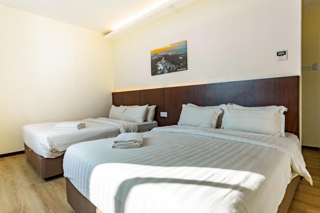 Emart Hotel Miri Bagian luar foto
