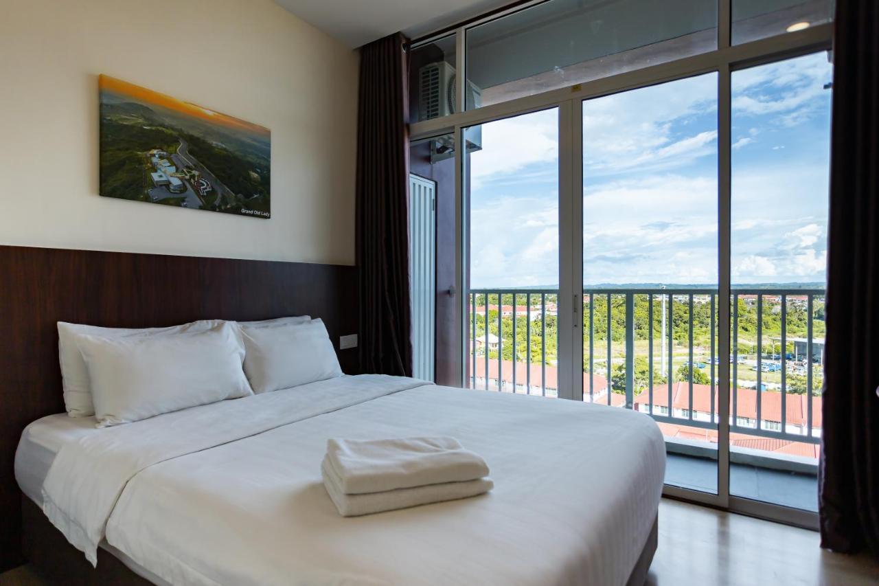 Emart Hotel Miri Bagian luar foto