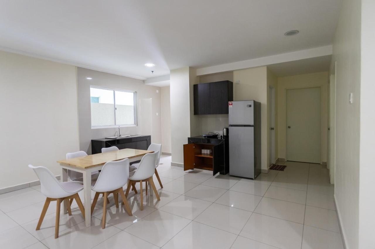 Emart Hotel Miri Bagian luar foto